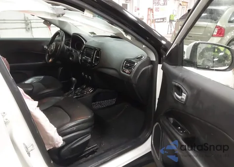 2018 Jeep Compass Altitude 4X4 z USA, uszkodzony, nr VIN 3C4NJDBB6JT304043